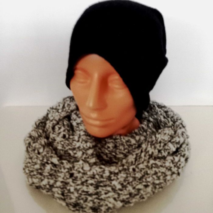 Zestaw Czapka smerf czarna i szalik komin na drutach unisex