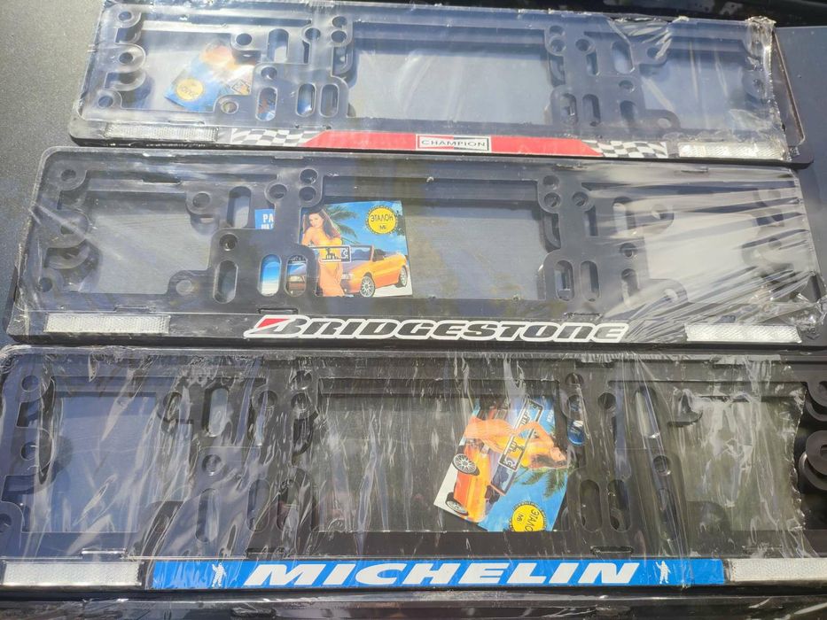 Рамки під номерний знак з світловідбиваючим елемент без рамкові