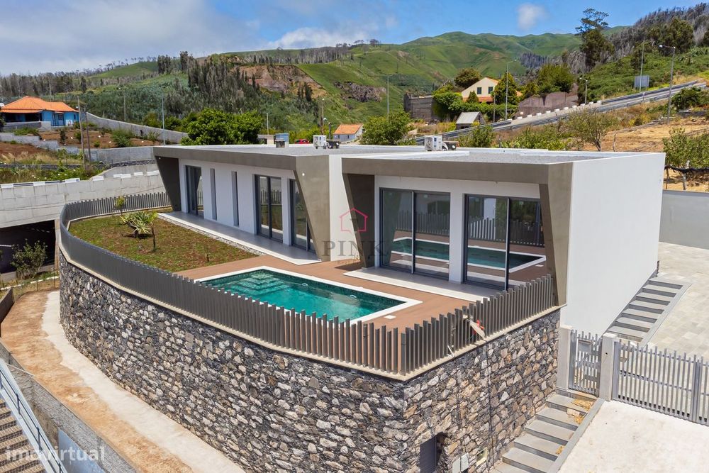 Moradia Moderna com Piscina - T3 na Ponta do Pargo, Calheta