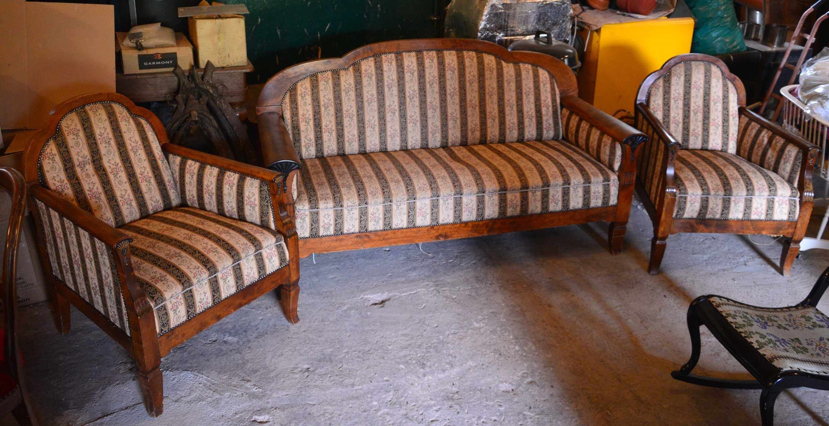 Komplet antycznych mebli sofa i dwa fotele