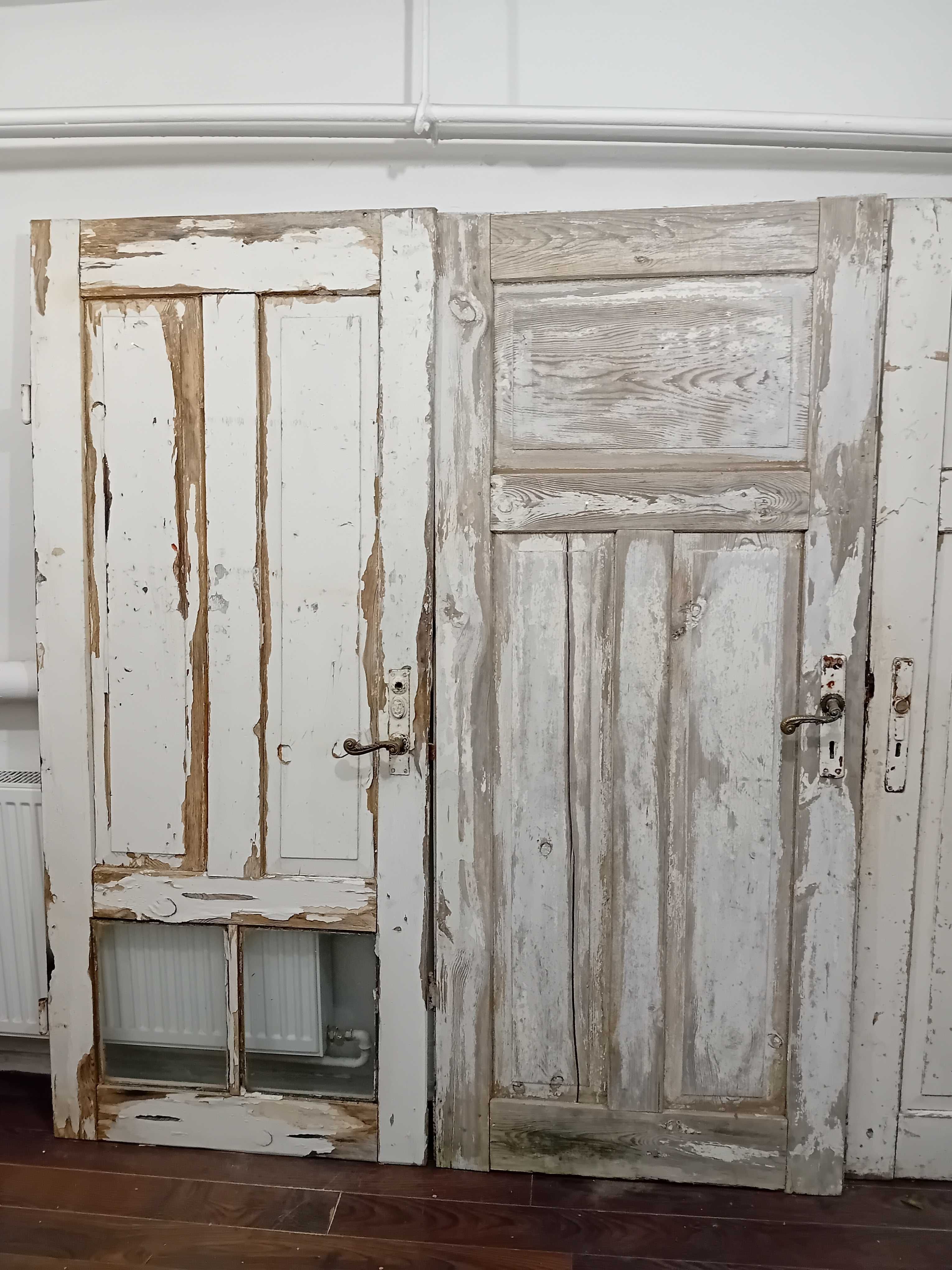 Stare , dębowe  drzwi -   cena za  troje  drzwi