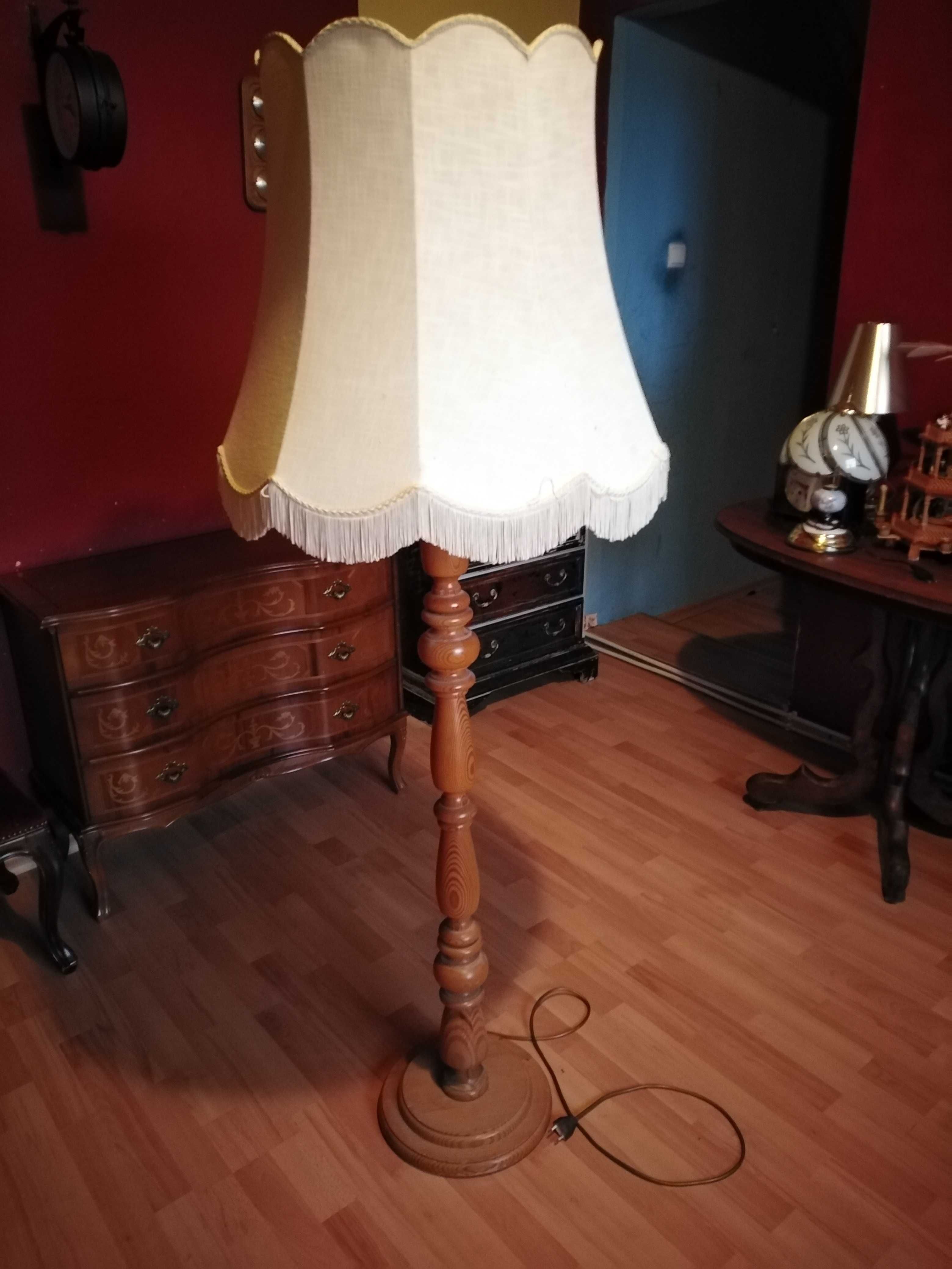 Lampa z abażurem