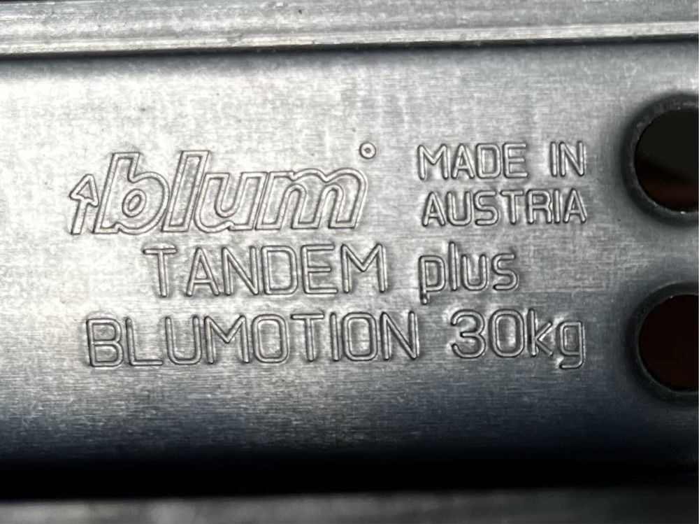 Направляюча права Blum Tandem plus blumotion H450mm
