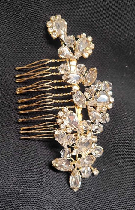 Złota ślubna ozdoba do włosów.