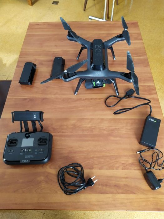 Solo Drone 3DR completo com gimbal, baterias extra, mala, e gopro4