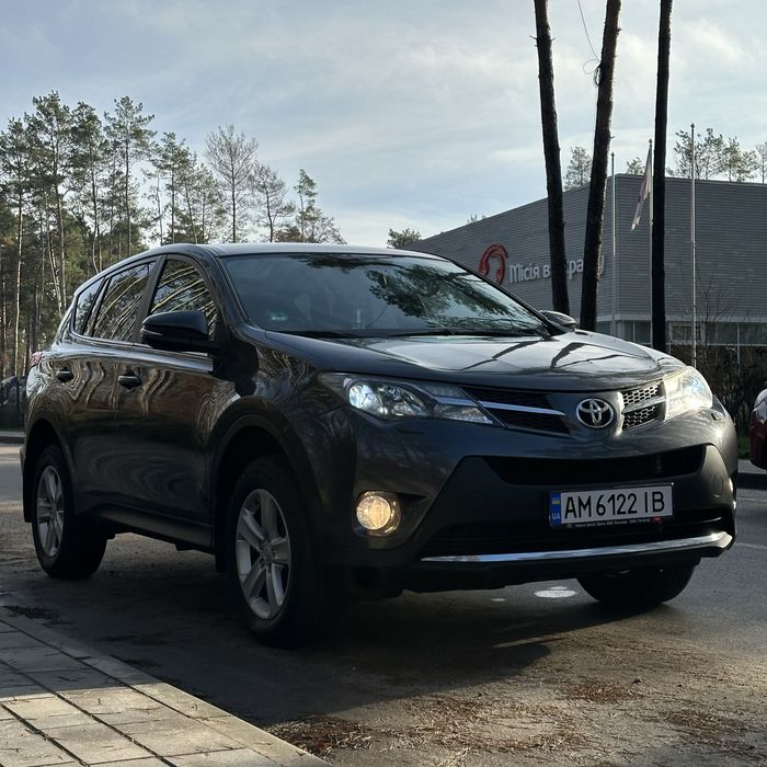Toyota rav4  2013 года