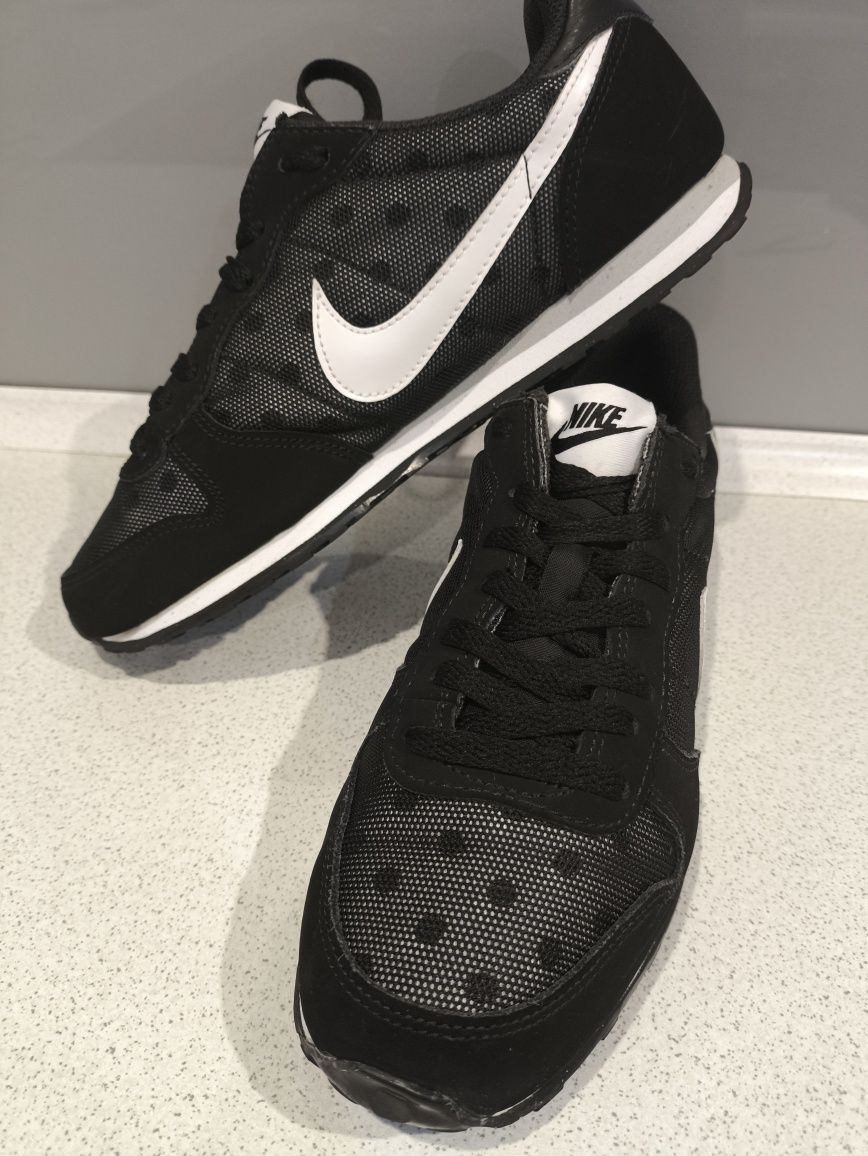 Buty sportowe czarne damskie Nike 40