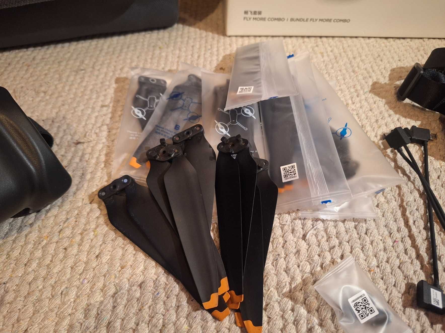 dron DJI Mavic 3 V2.0 Fly More Combo