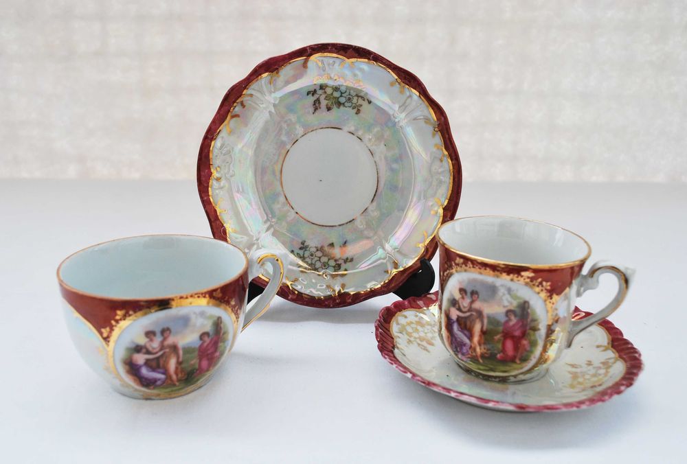 Conjunto de 2 chávenas antigas com pires