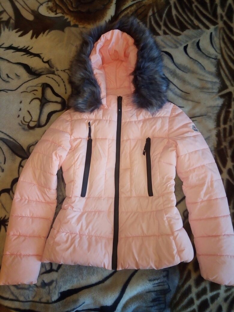 Куртка жіноча розмір М