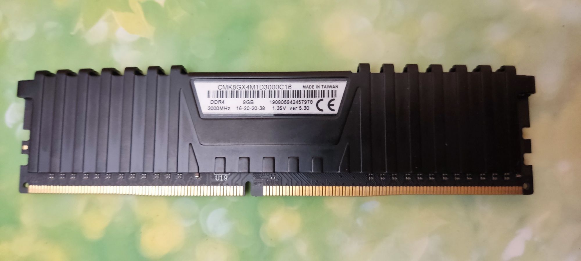 Планка памяти Corsair DDR4 8gb 3000 MHz