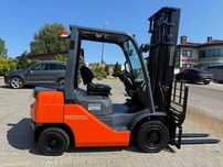 wózek widłowy TOYOTA 8FDF25 diesel 2500kg przesuw + pozycjoner wideł