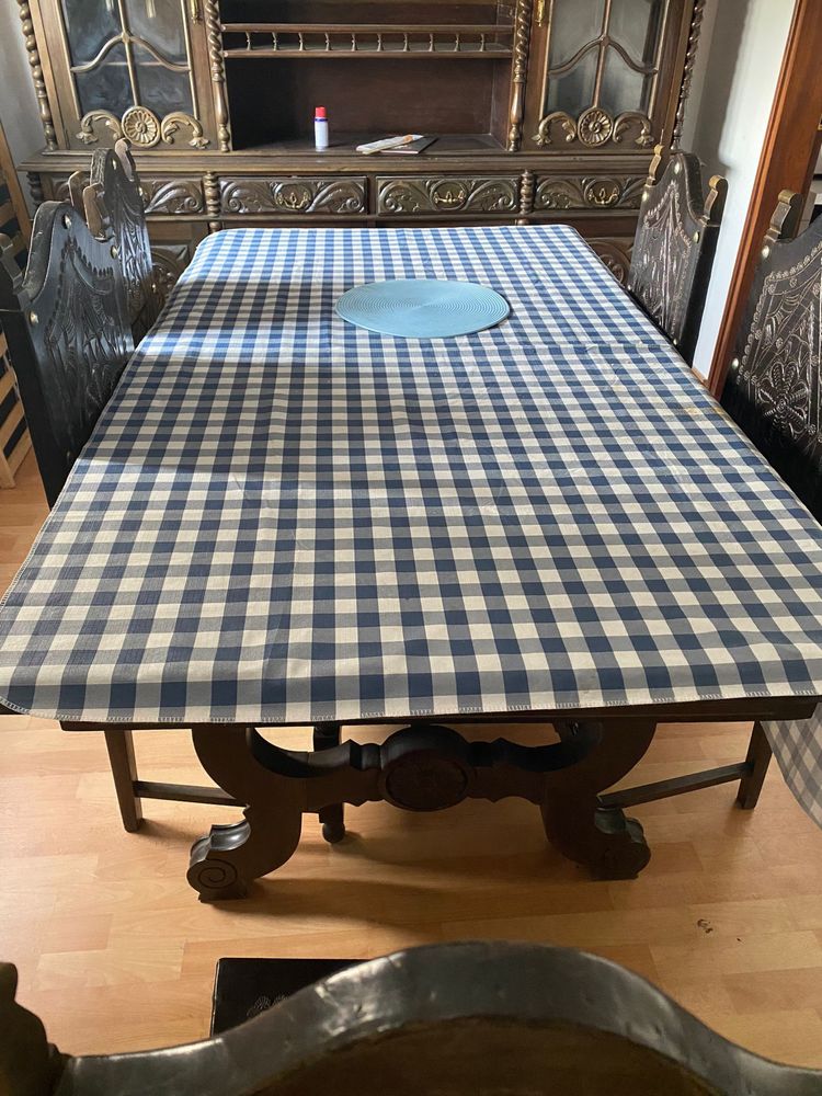 Vendo estante e mesa de jantar