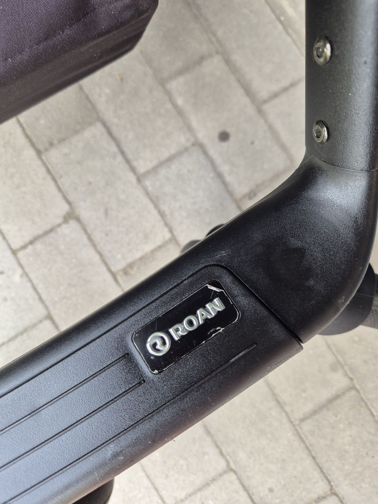 Wózek 2w1 Roan Ivi gondola + spacerówka 3w1