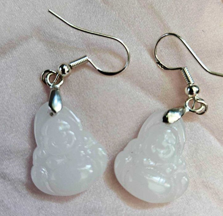 Budda i biały jadeit, delikatne kolczyki