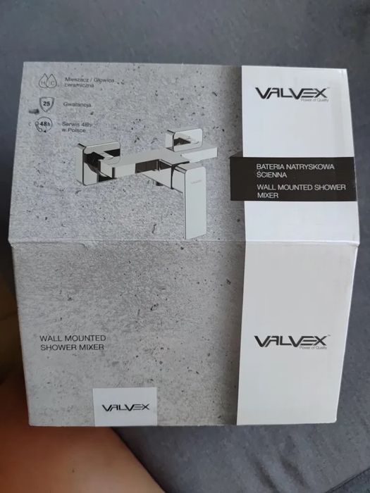 Bateria natryskowa ścienna