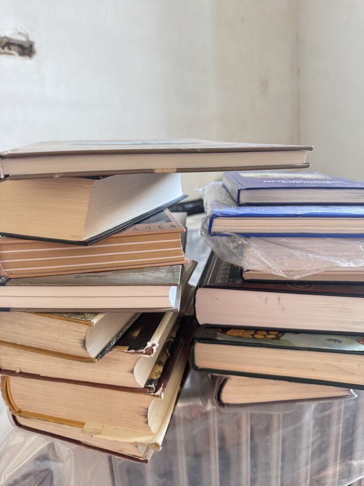 Продам книги. Большую библиотеку разных жанров