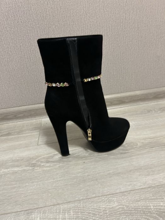 Напівчеревики  з натурального  замша.