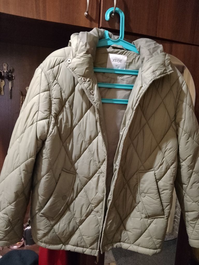 Продам женскую куртку.