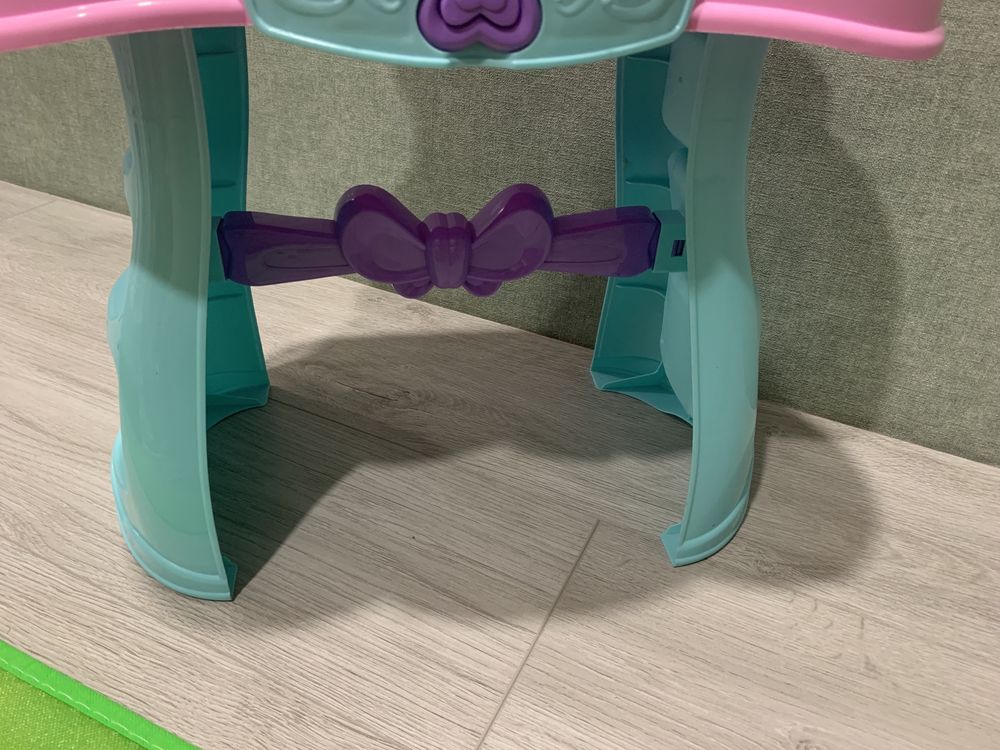 Детский туалетный столик