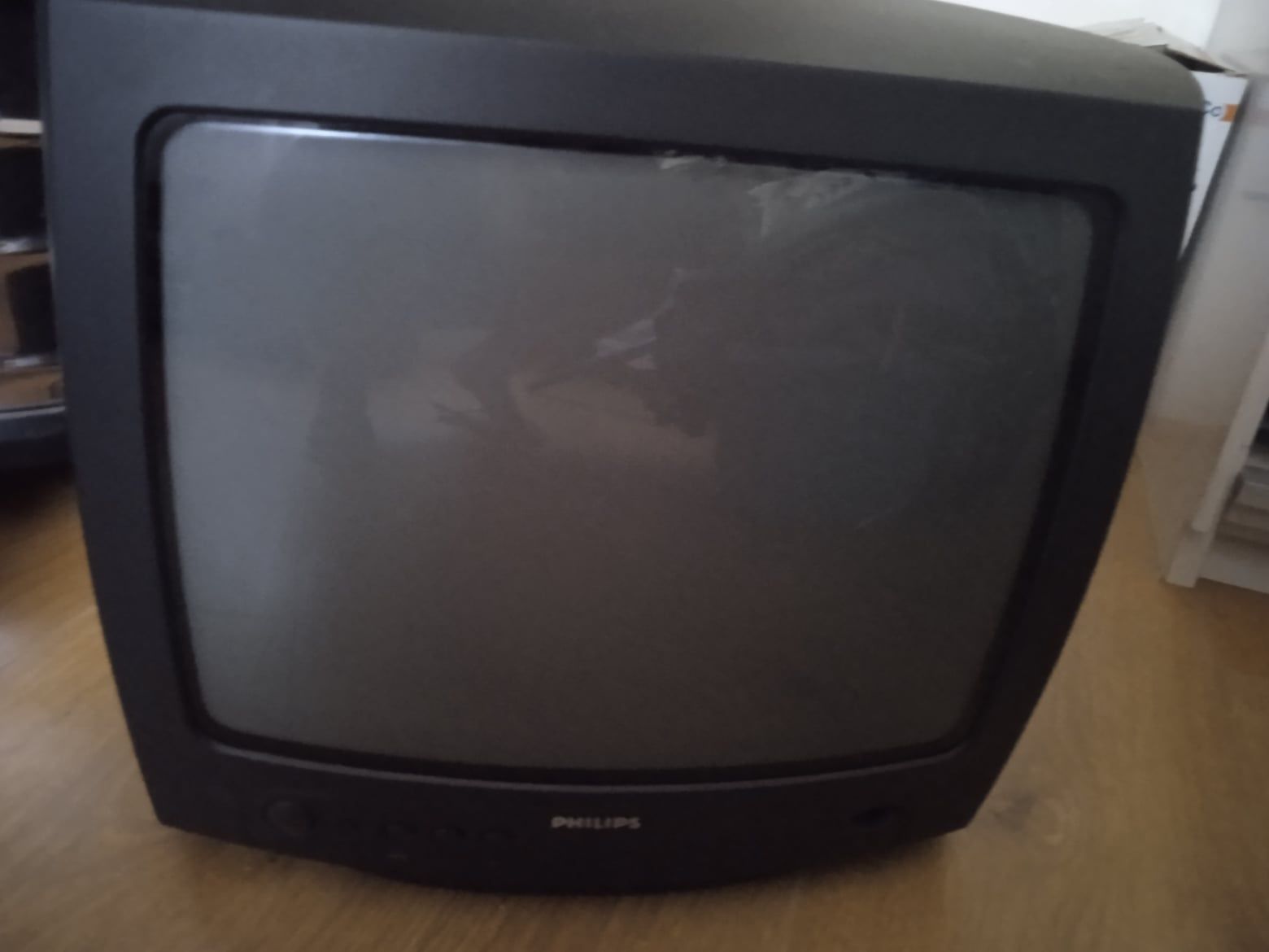 Televisão philips antiga a funcionar