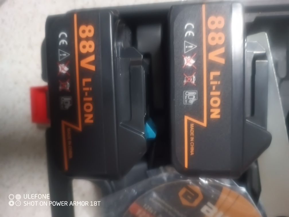 Rebarbador com 2 baterias cargador