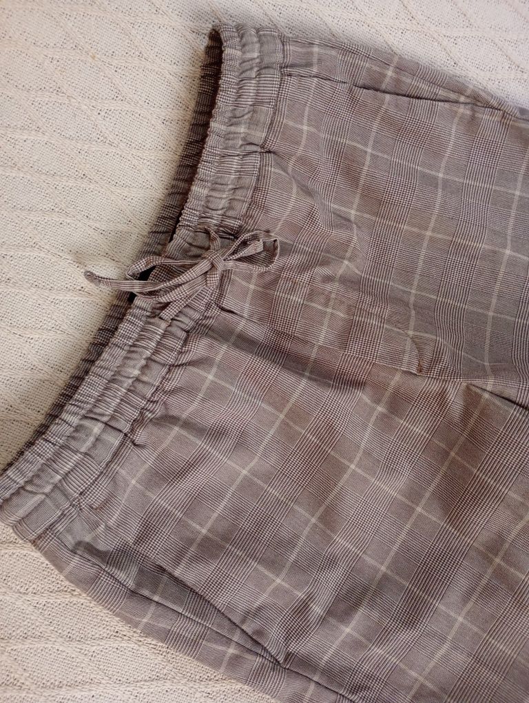 H&M S wygodne beżowe joggery Slim Fit w kratkę pas 38-45cm 94dł