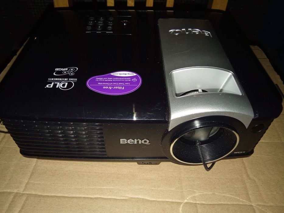 Projektor BenQ MP525-v