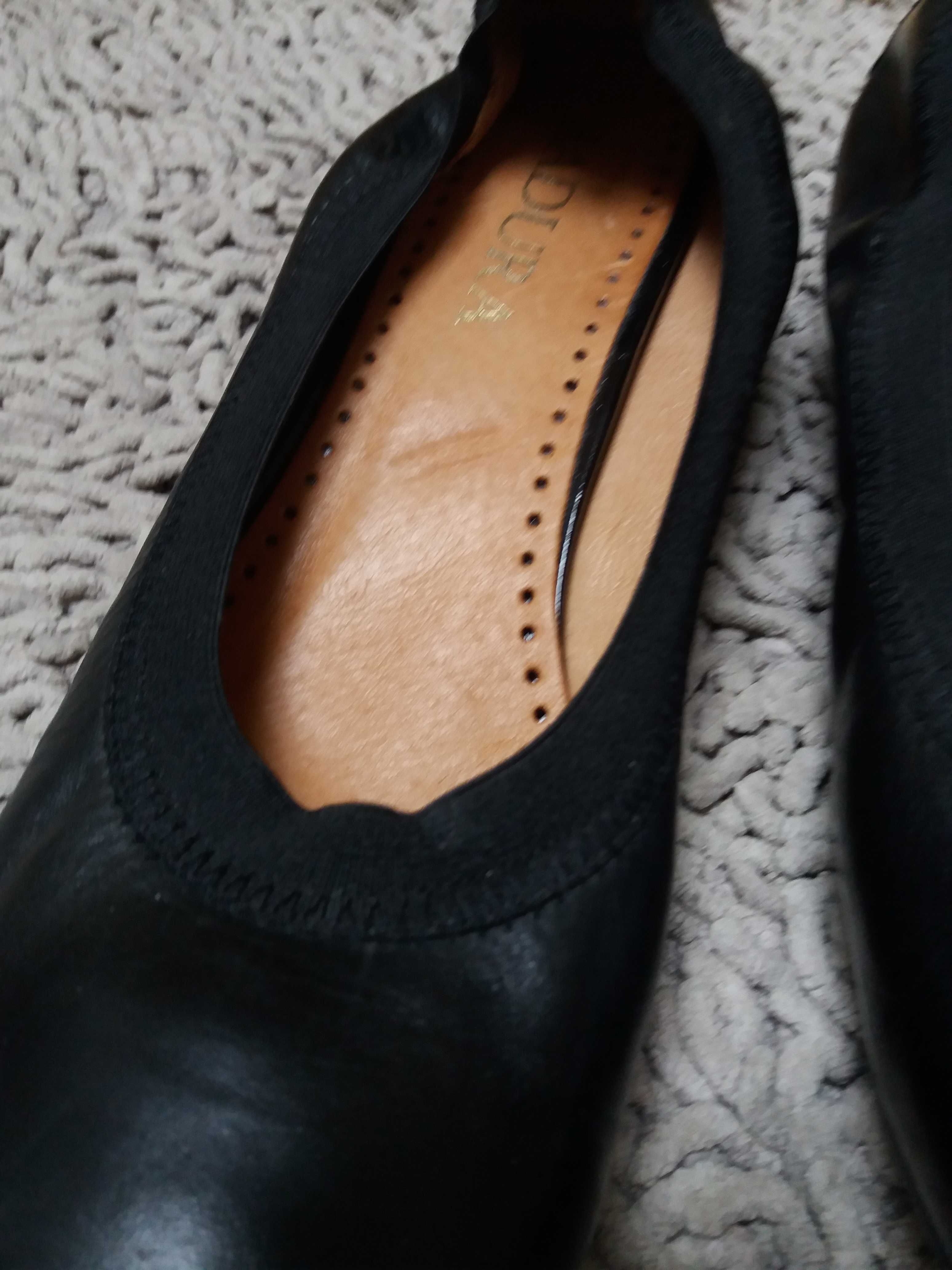 Buty na maleńkiej koturnie BADURA 39