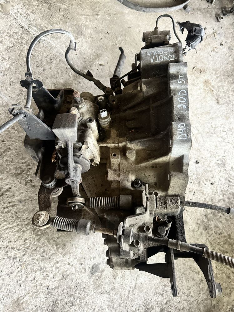 Кпп коробка передач toyota corolla verso 2.0 d4d 5ступка avensis t25