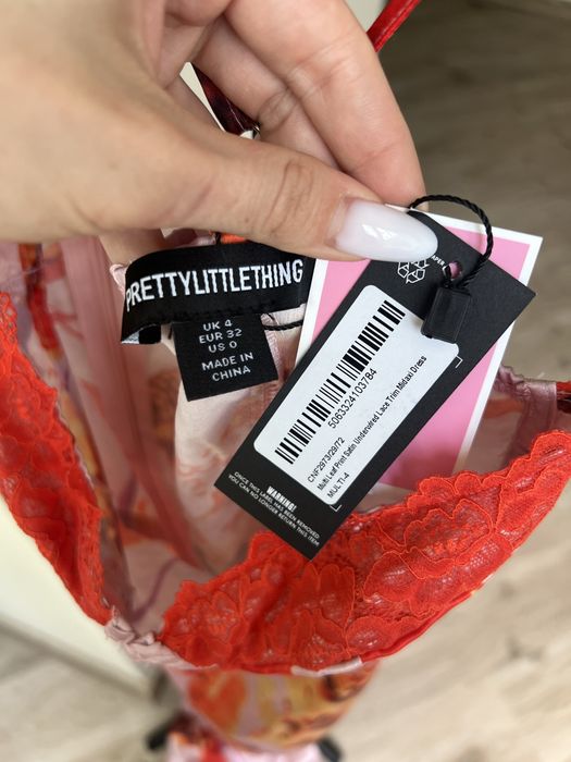 Розкішня сатинова сукня в максі довжині