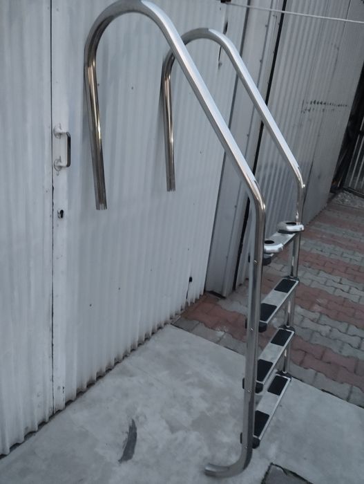 Drabinka do basenu ze stali szlachetnej