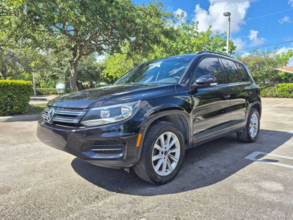 Volkswagen Tiguan S      2017