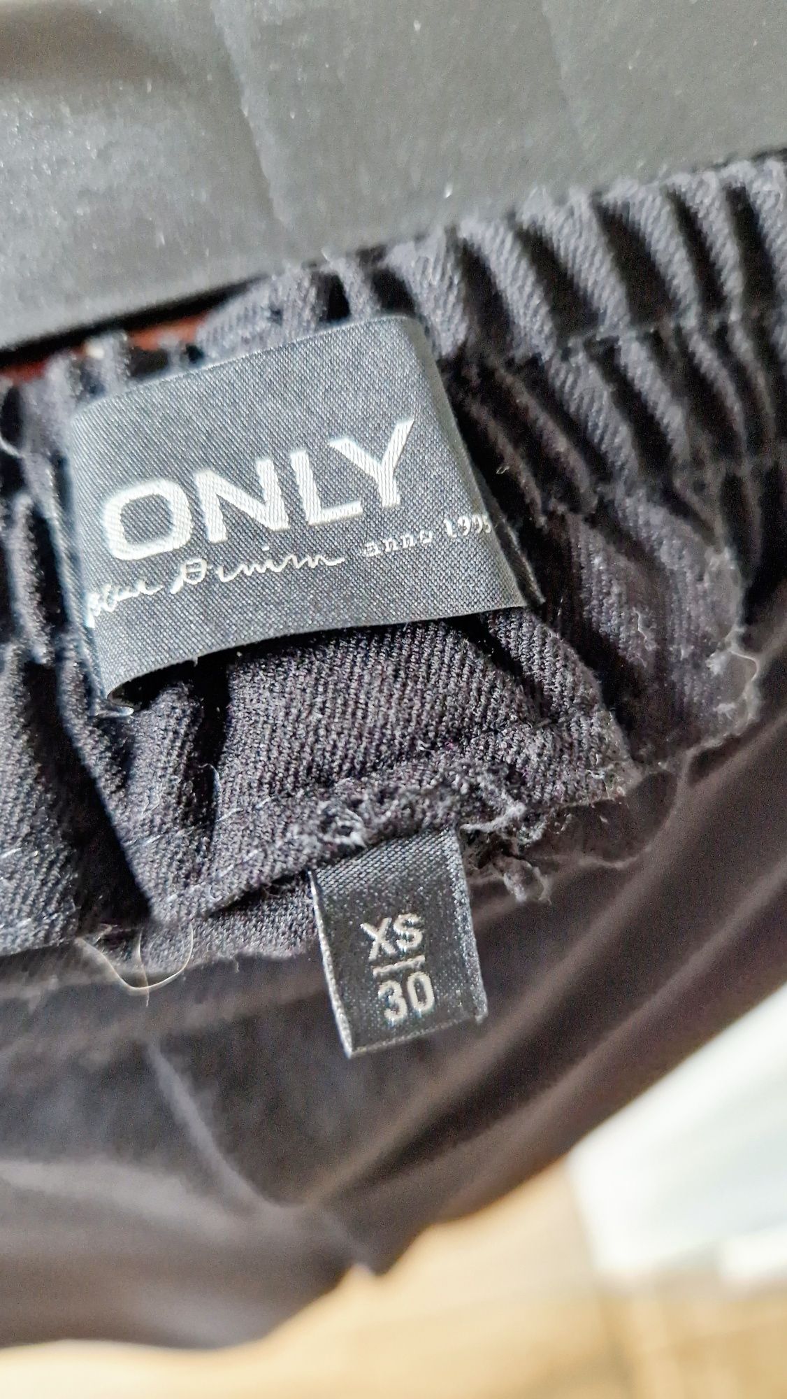 Spodnie cygaretki ONLY XS