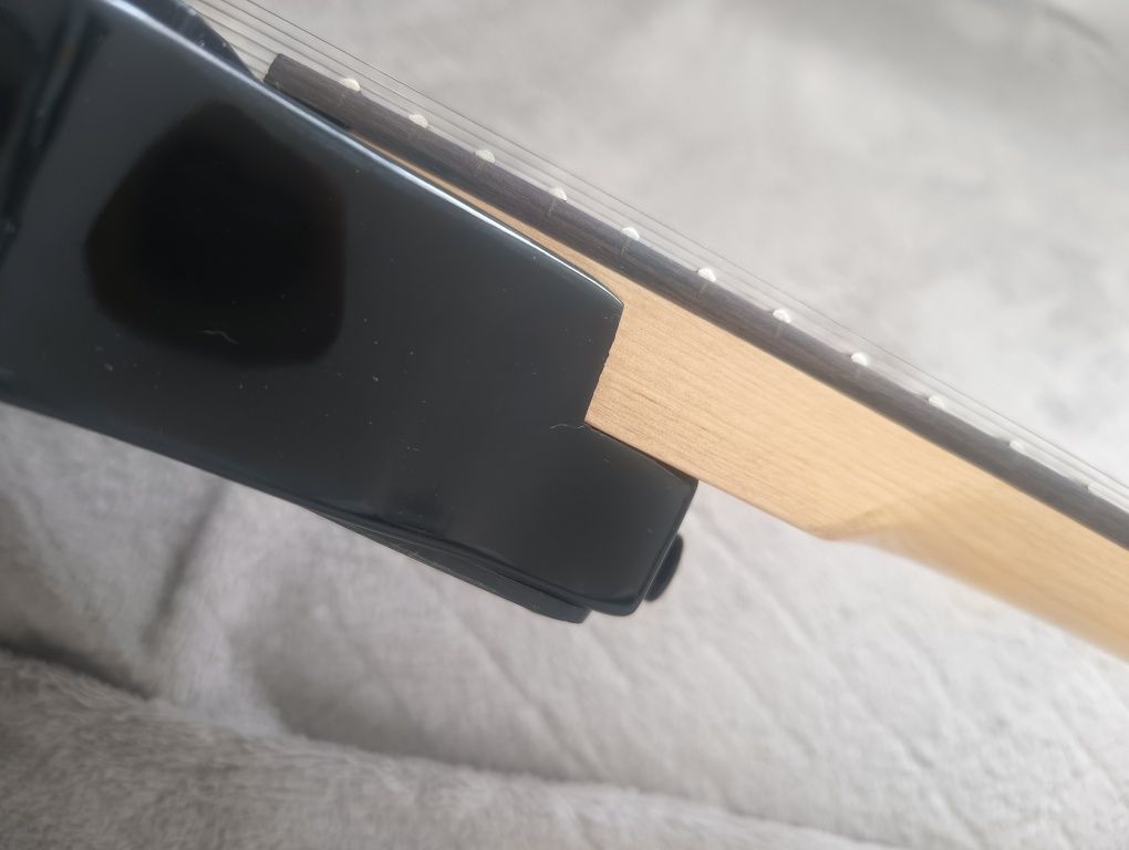 Gitara elektryczna typu flying v, RR, V-ka czarna