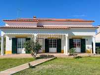 Moradia T4 com Piscina e Terreno de 2.980 m² no Granho do Ribatejo