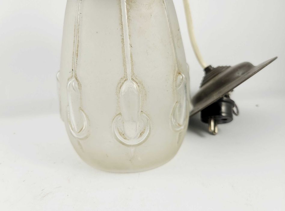 Stara lampa sufitowa z mosiężną oprawką i porcelanką – długość 42 cm