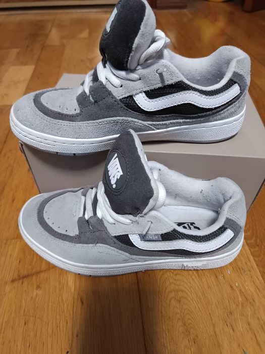 Tênis Vans em cinza 37