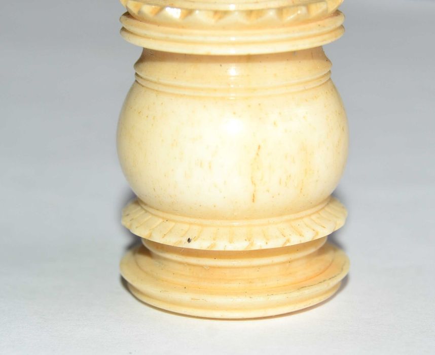 Frasco de Perfume Esculpido, Antigo Sec XIX