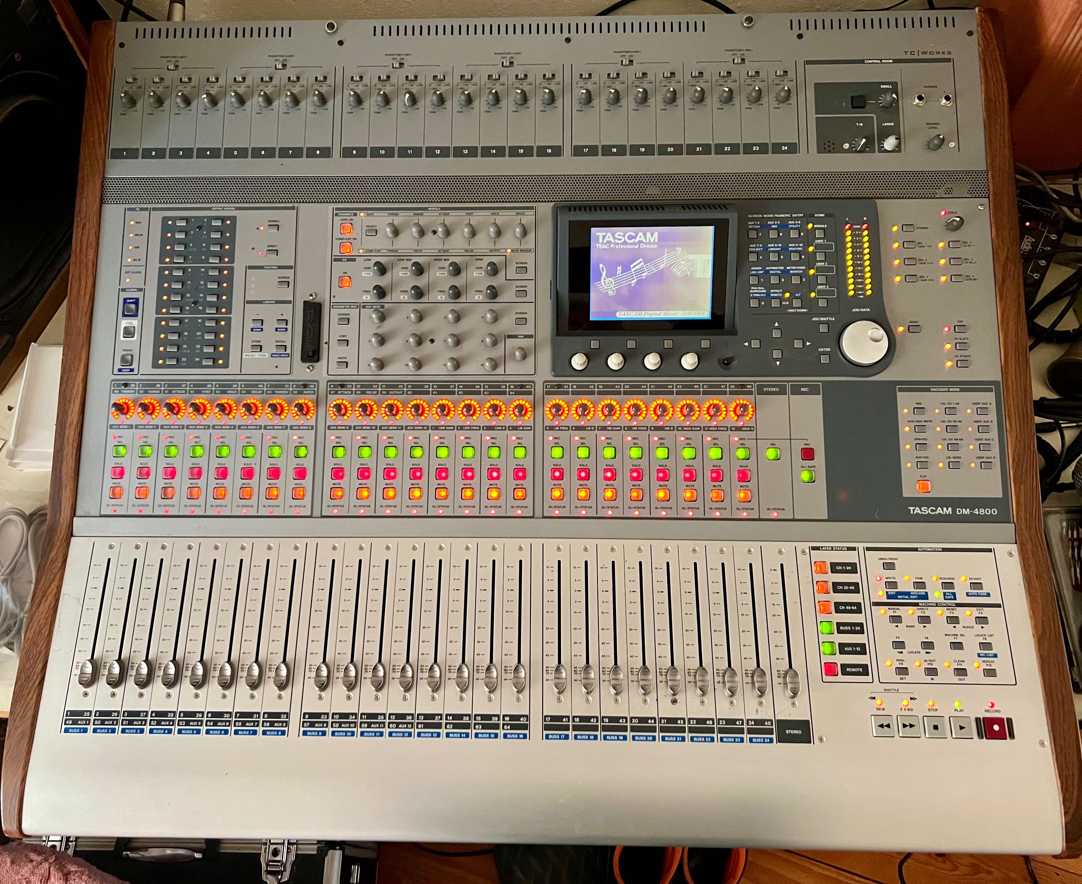 Tascam DM 4800 console de mixagem digital