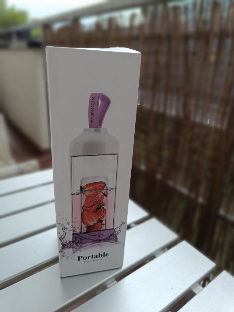 Butelka 480 ml z wkładem na owoce
