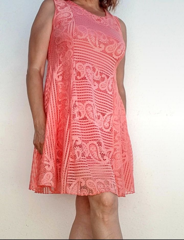 Vestido novo em renda coral-Tam.L