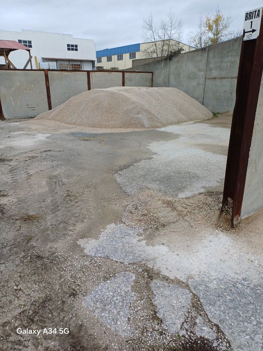 Venda de areias e brita