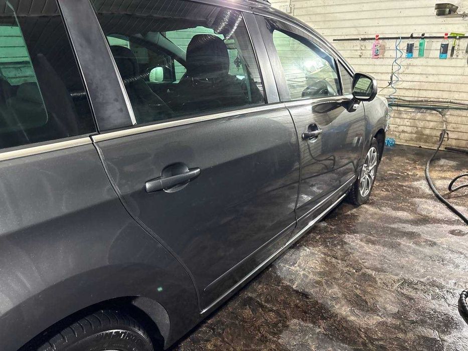 Peugeot 5008 • 2010 рік • 6 500 $