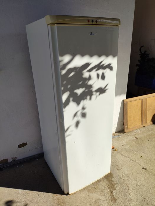 Arca Congeladora Vertical bom estado