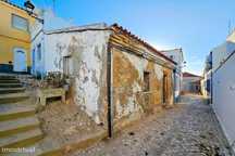 Ruina com Projeto Aprovado para construção de 3 apartamentos  em Ferra
