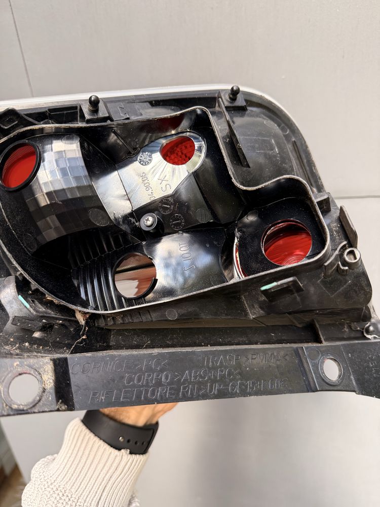 Tylna lewa lampa FIAT 500 ABARTH USZKODZONA
