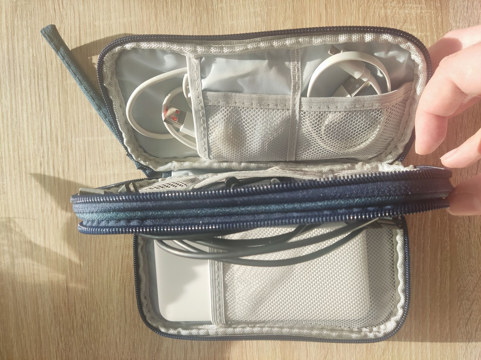 Torba/etui na kable ładowarki