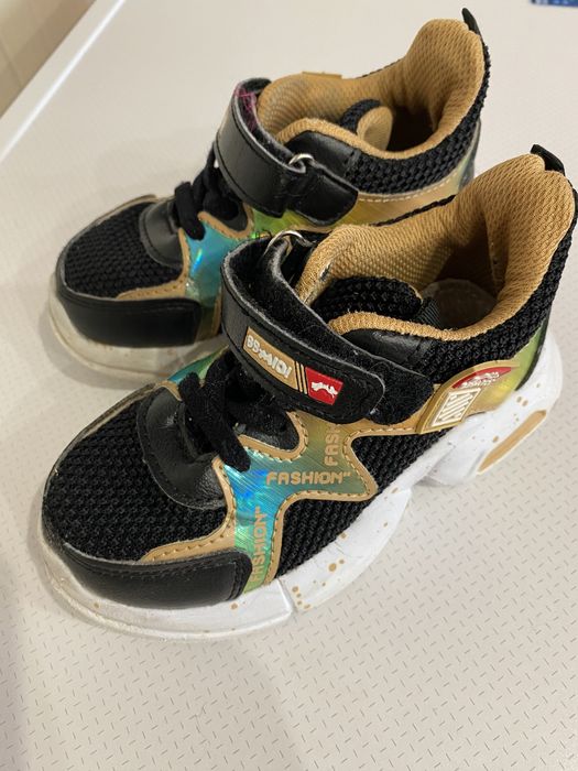 Кросівки дитячі