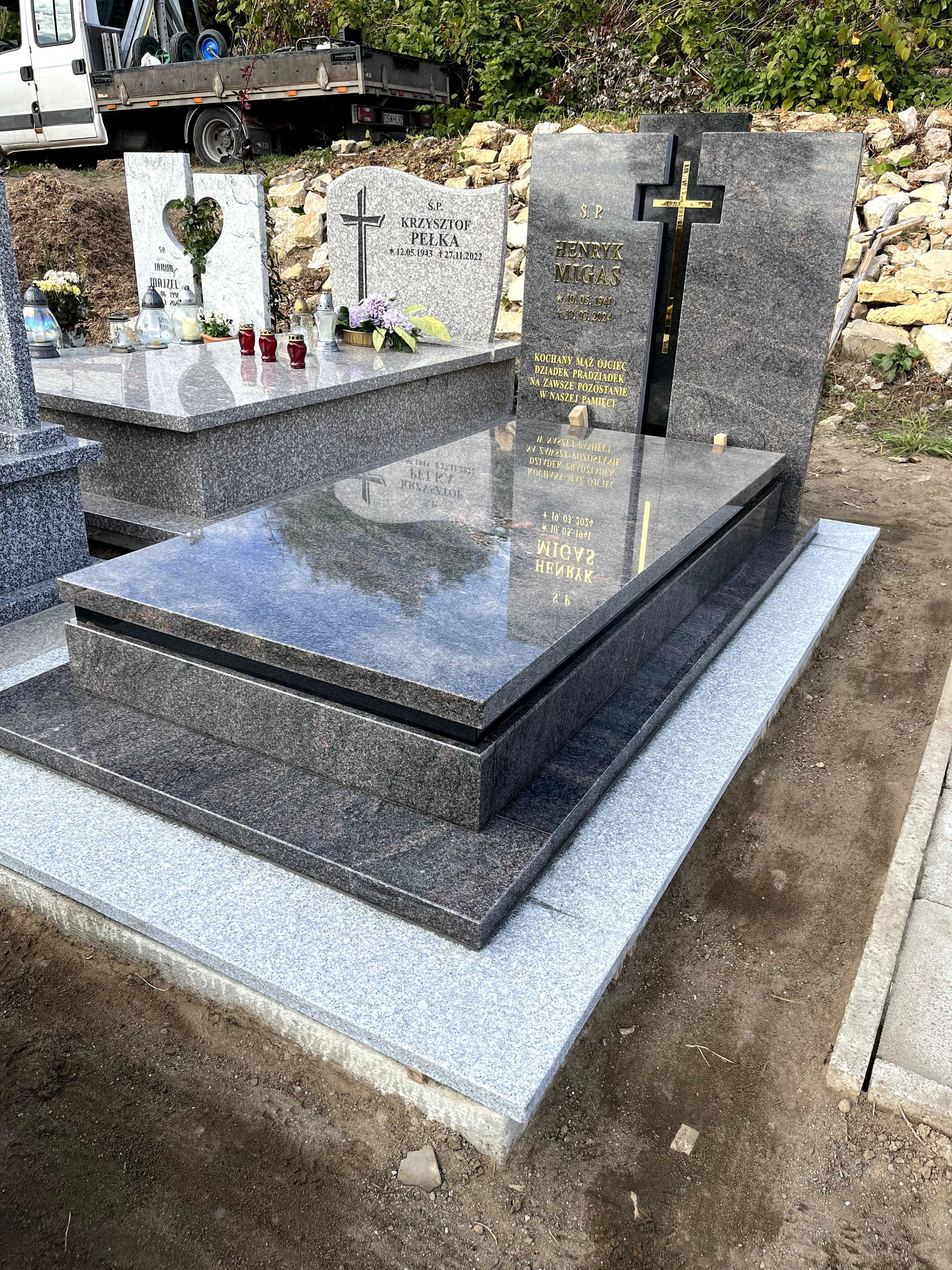 Nagrobek granitowy HIMALAYA BRYŁA